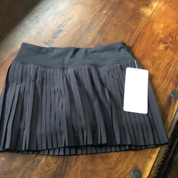 lululemon athletica Dresses & Skirts - Lululemon Pleat to Street skirt